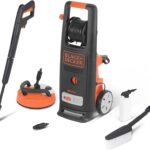 Hidrolimpiadora BlackDecker BXPW2200PE de alta presión con limpiador de patios y cepillo fijo.